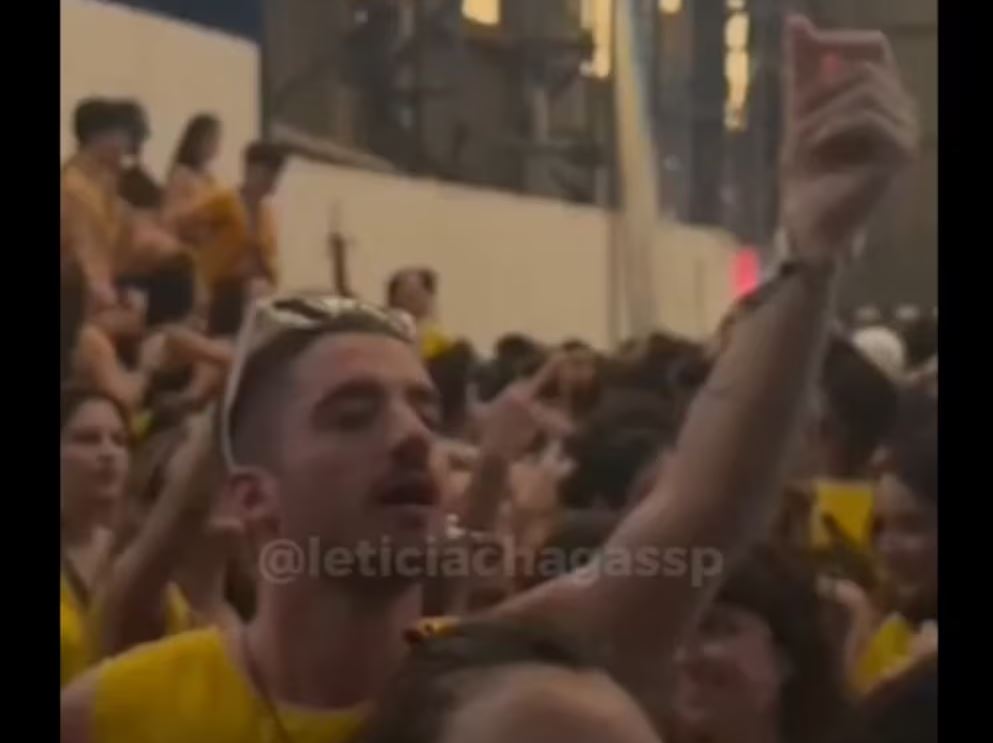 Estudante de Direito da PUC-SP é filmado gritando 'cotista' contra alunos da USP, durante jogos universitários.