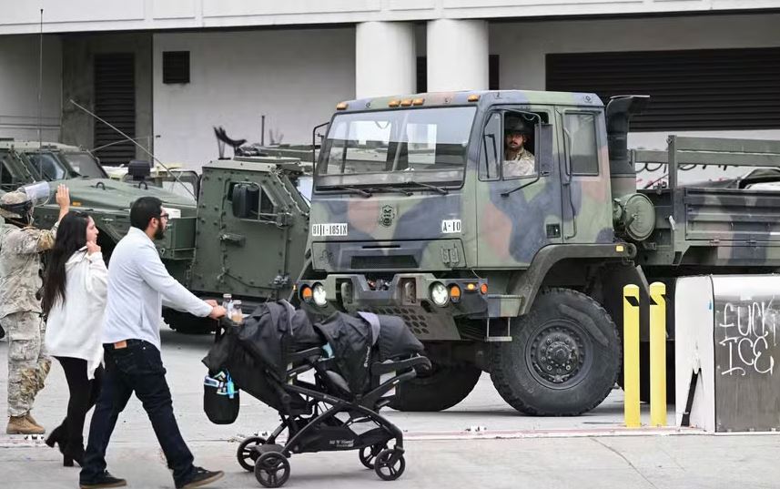 Em meio aos protestos e confrontos nas ruas de Los Angeles entre as forças de segurança e os manifestantes pró- imigração, Trump decidiu enviar dois mil integrantes da Guarda Nacional da Califórnia para a cidade