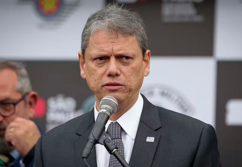 Governador Tarcísio de Freitas discursa em evento em São Paulo nesta terça-feira 