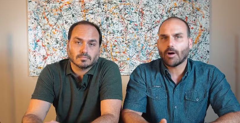 Filhos do ex-presidente Jair Bolsonaro, o vereador Carlos Bolsonaro (PL-RJ) e deputado federal licenciado Eduardo Bolsonaro (PL-SP) vão ser ouvidos como testemunhas do "núcleo dois" da trama golpista do 8 de janeiro