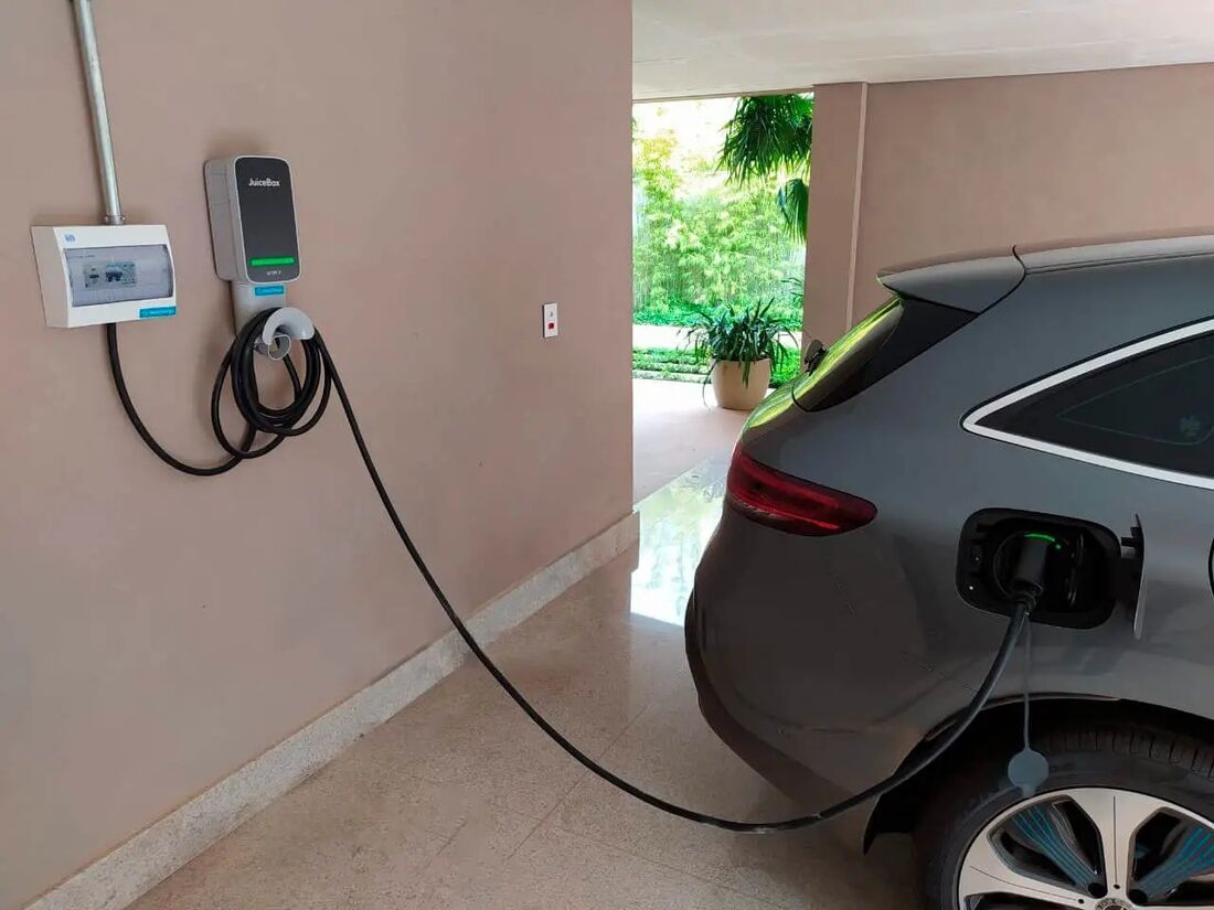 Sem uma legislação no país que oriente as instalações de pontos de carregamento de carros elétricos, estados buscam alternativas para regulamentar e orientar população
