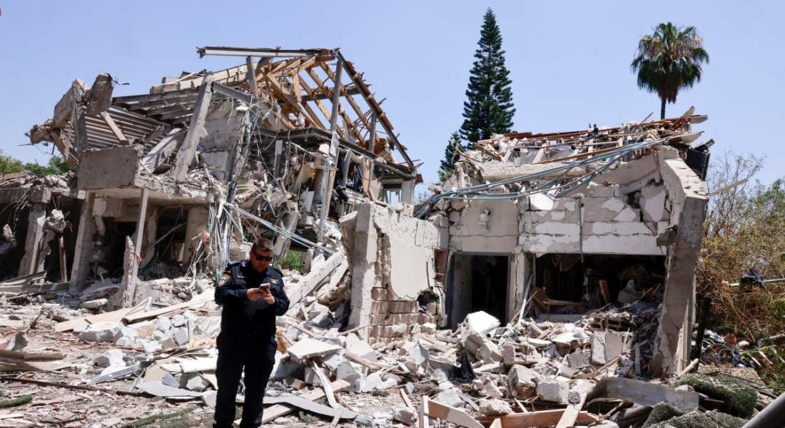 Prédio destruído por ataque iraniano em Tel Aviv