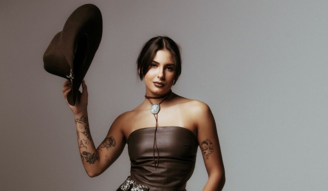 A cantora sertaneja Ana Castela cantará o hino nacional em jogo da NFL, que acontece no dia 5 de setembro, em São Paulo