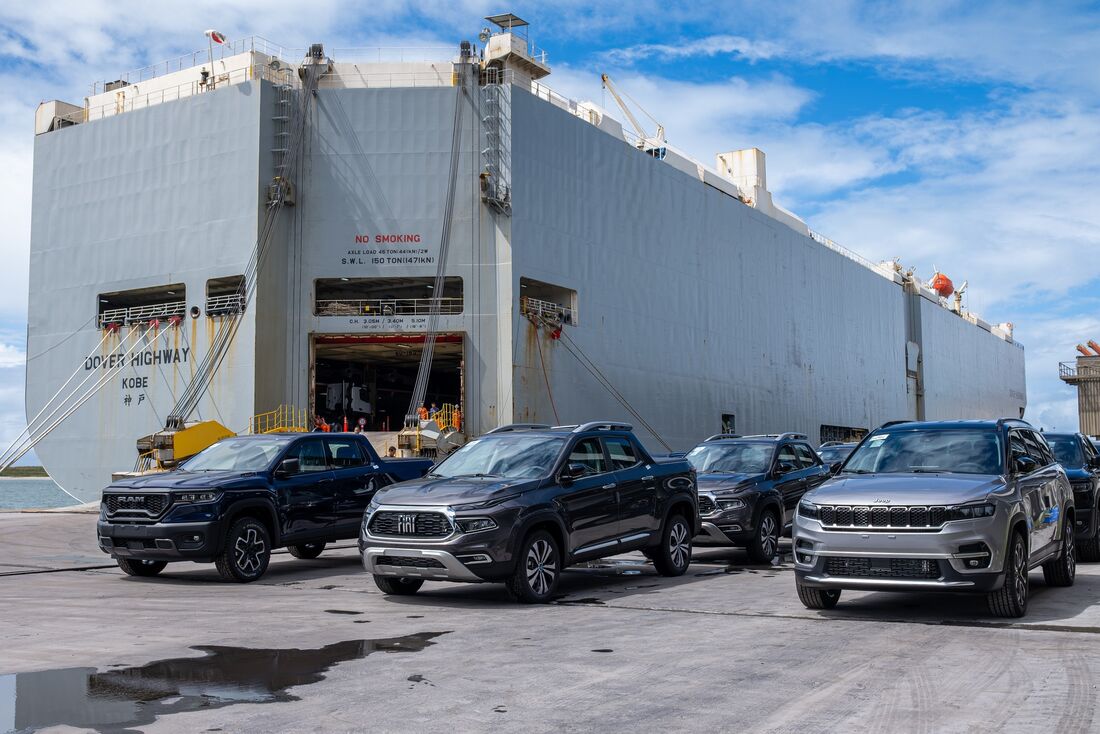 Recorde: mais de 4 mil veículos produzidos em Goiana embarcam rumo à Argentina pelo Porto de Suape, na maior operação de exportação já realizada pela Stellantis na América do Sul