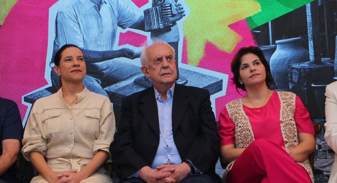 Jarbas Vasconcelos é homenageado nos 25 anos da Fenearte: “O maior nome é o seu”, afirma Raquel Lyra