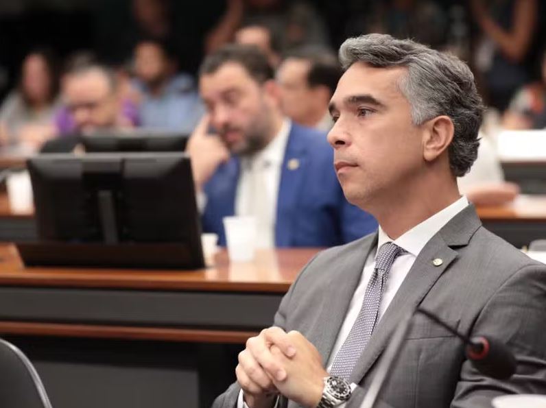 Rafael Brito entende que essas definições não devem ser feitas politicamente pelo Congresso e sim de forma técnica pela Comissão Intergestores Tripartite da Educação