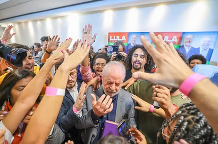 Lula em evento com evangélicos onde entregou carta com compromissos aos religiosos em São Paulo