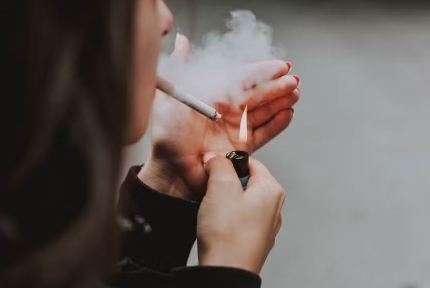 Pesquisadores da Universidade de Northumbria descobriram que fumantes apresentam sinais reveladores do tabagismo nos dentes