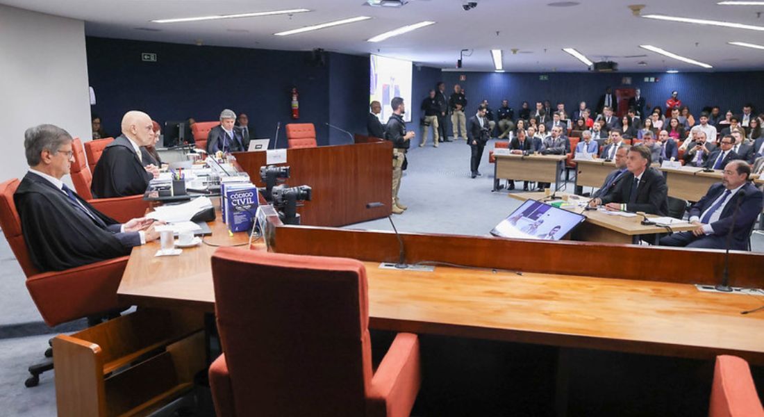 Bolsonaro é interrogado por Moraes