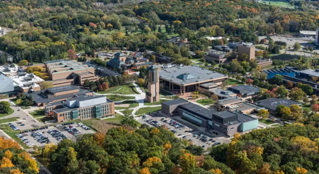 Universidade de Michigan - Trump prometeu acabar com o Departamento de Educação, criado no governo de Jimmy Carter e que tem entre suas funções a distribuição de ajuda a escolas, administrar verbas para estudantes e instituições do ensino superior