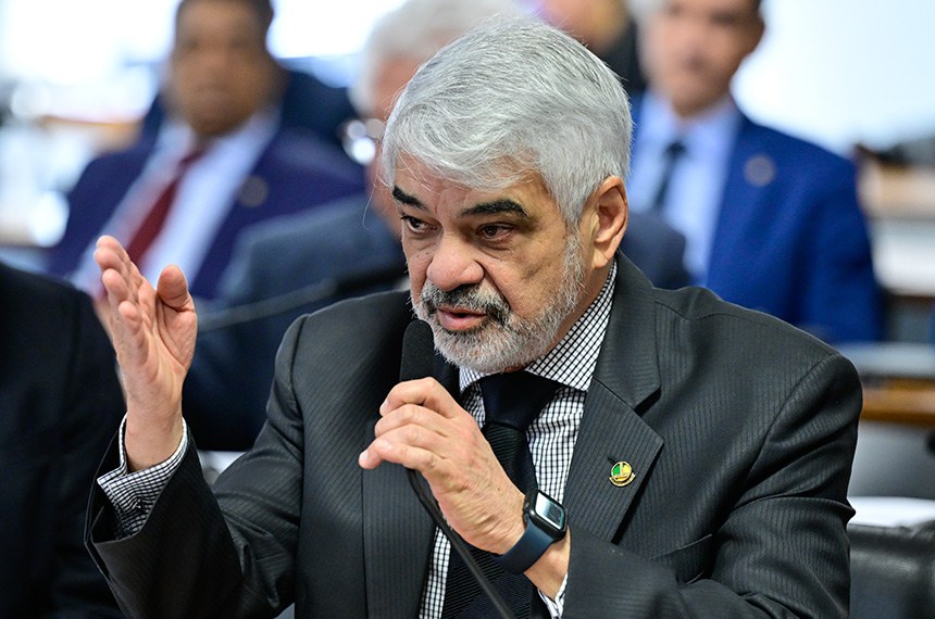 Senador Humberto Costa, secretário de Relações Internacionais do PT