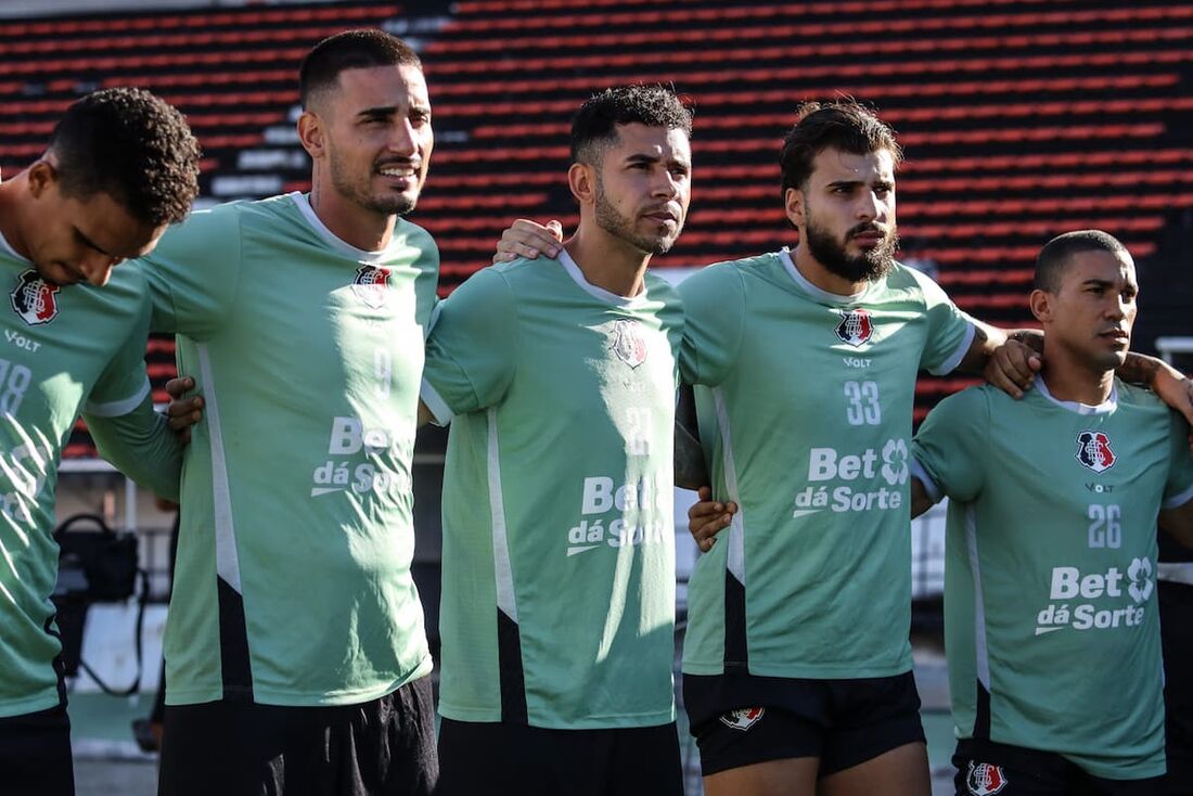 Elenco do Santa Cruz retorna aos treinamentos após período de folga 