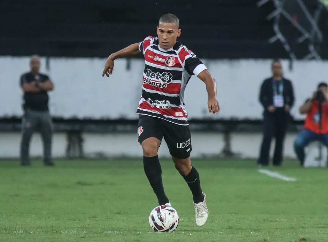 Toty, lateral-direito do Santa Cruz 