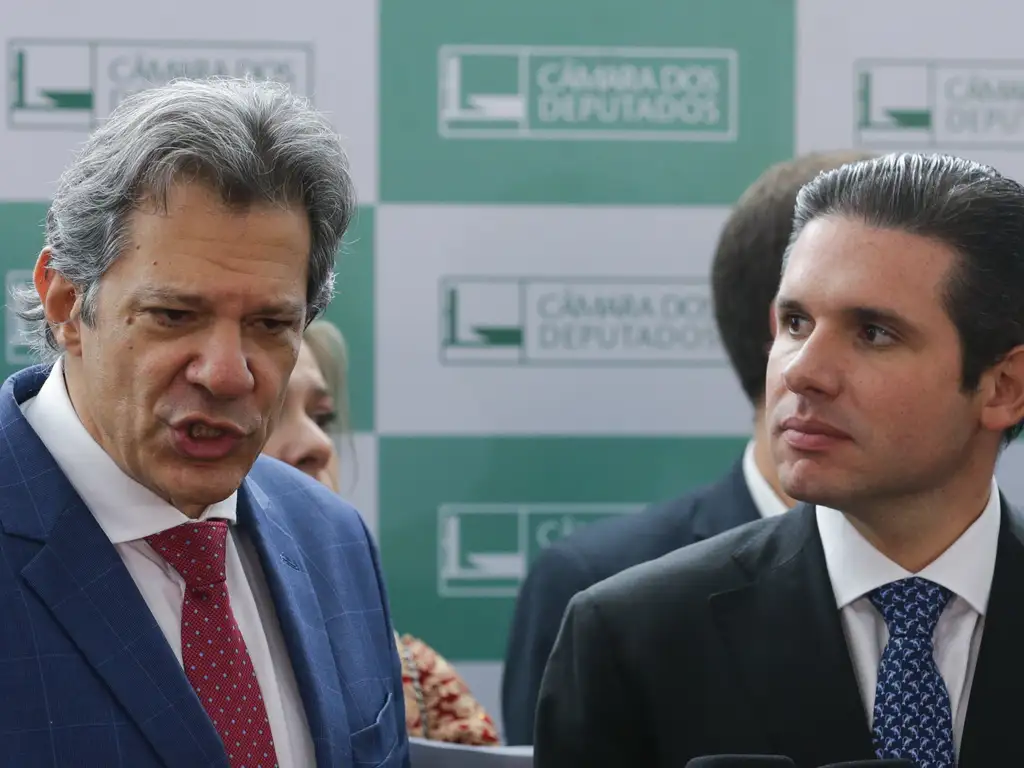 O ministro Fernando Haddad (Fazenda) e o presidente da Câmara dos Deputados, Hugo Motta