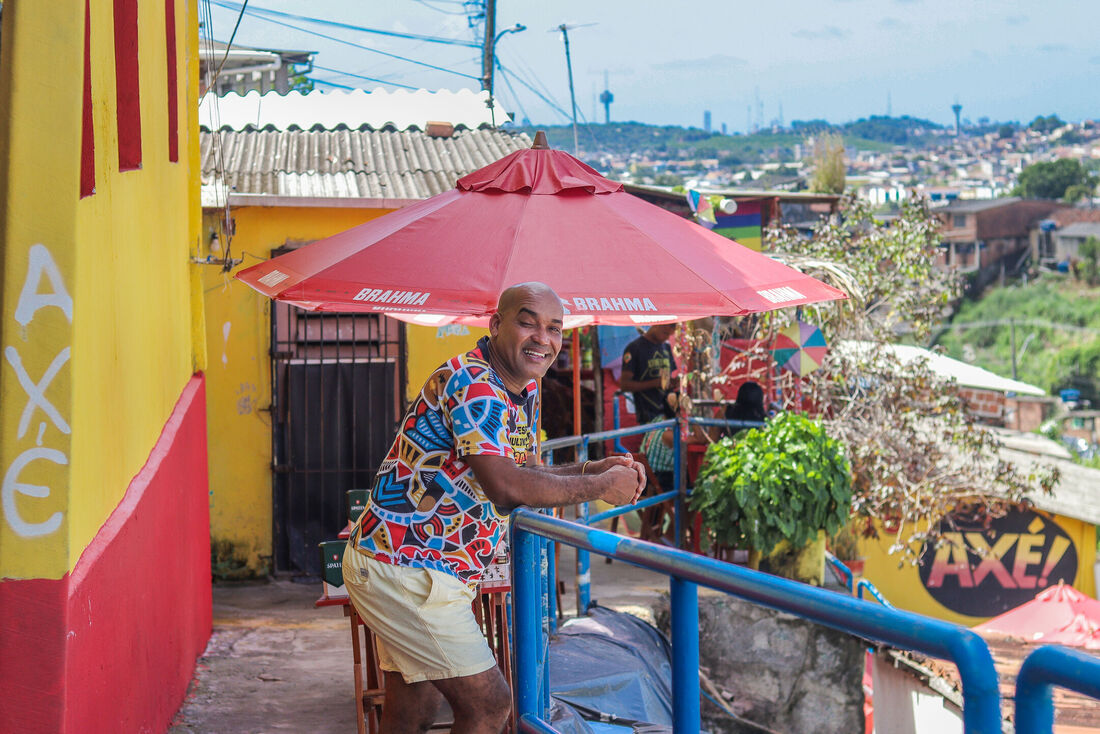 Diego Soares é fundador do Espaço Cultural Cantinho do Axé, um bar na periferia do Recife que se tornou referência cultural, gastronômica e de transformação social.