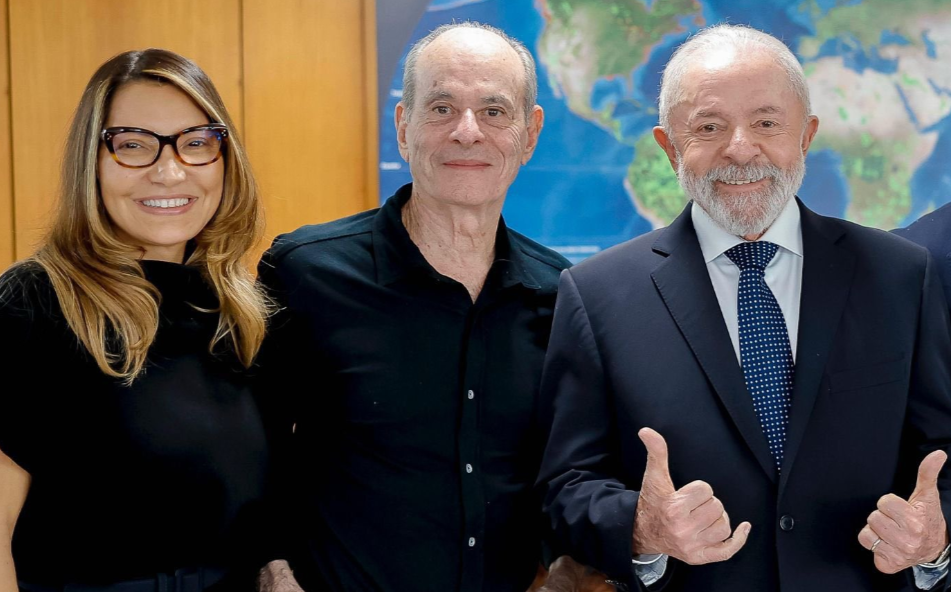 Ney Matogrosso ao lado de Janja e Lula