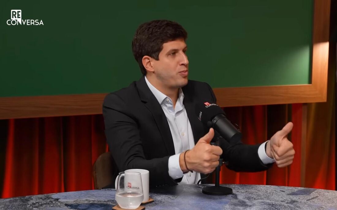 Prefeito do Recife e presidente nacional do PSB, João Campos