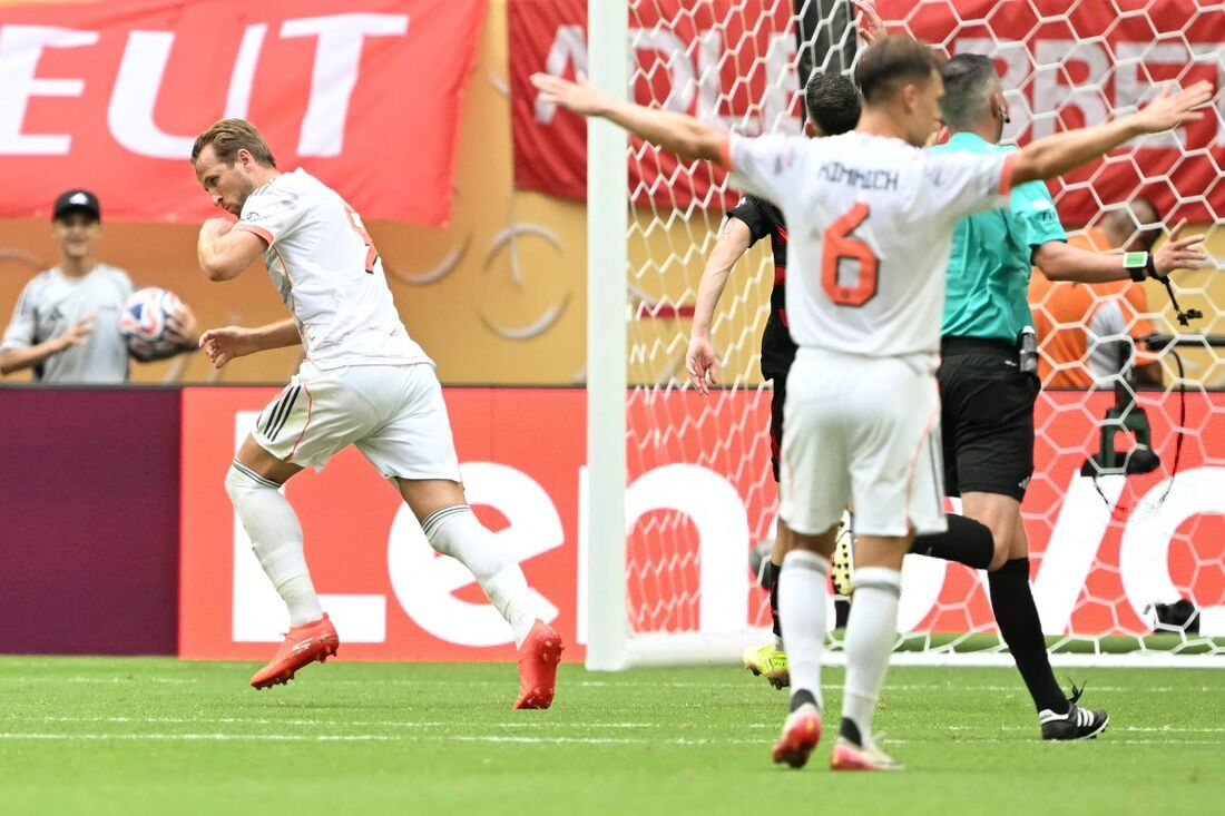 Kane comemora gol contra o Flamengo