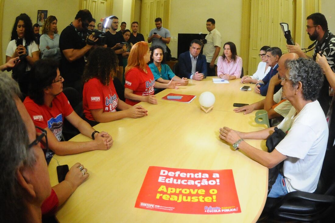 Reunião de Raquel Lyra com representantes da educação