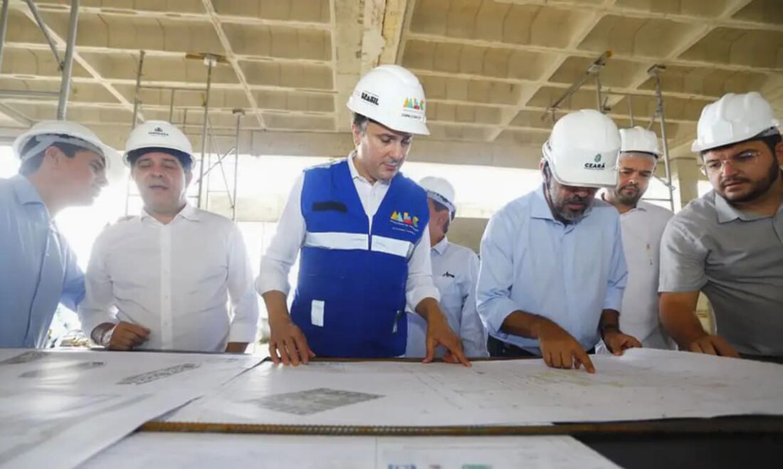 No início desta semana, o ministro do MEC, Camilo Santana, vistoriou o canteiro de obras para conferir o andamento da construção do novo campus avançado do ITA.