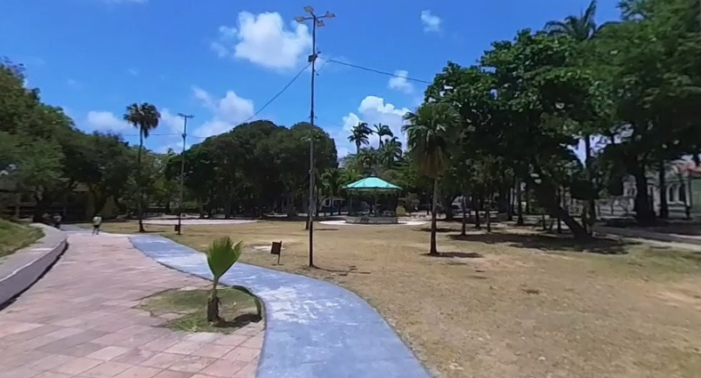 Praça fica em Olinda, na RMR