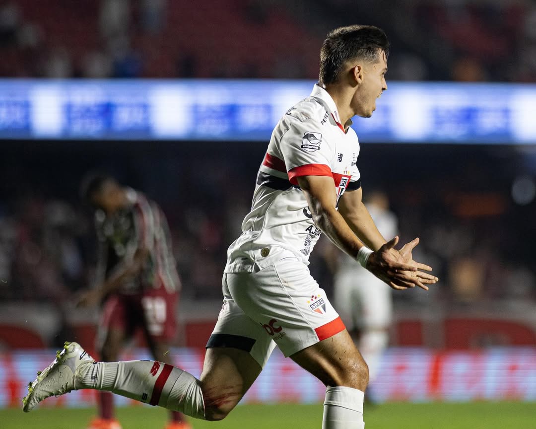 Damián Bobadilla, do São Paulo, é acusado de xenofobia contra Miguel Navarro, do Talleres