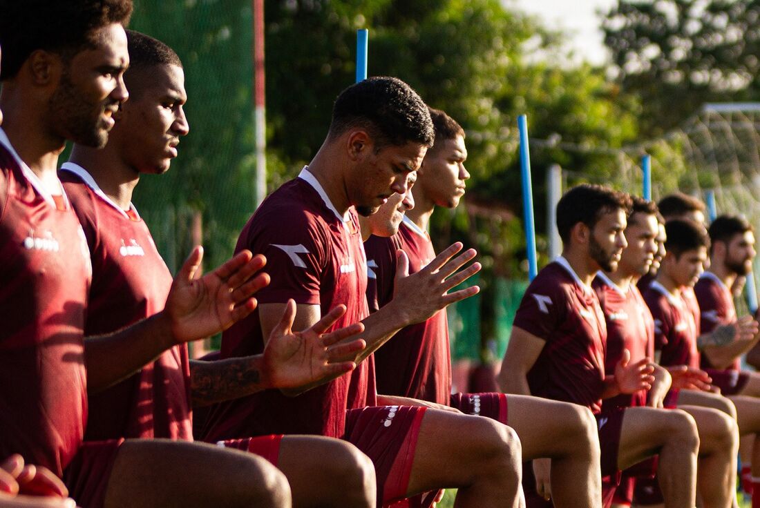 Time do Náutico em treino no CT Wilson Campos
