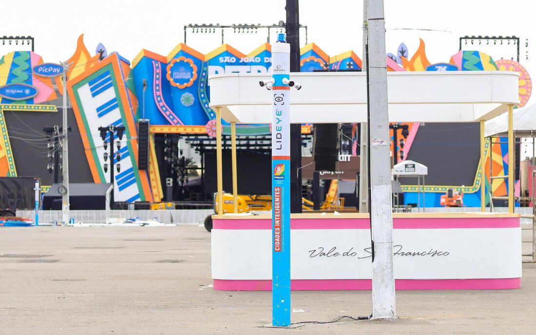 Um dos totens instalados no Pátio Ana das Carrancas, que ajudarão na segurança do São João de Petrolina, no Sertão de Pernambuco