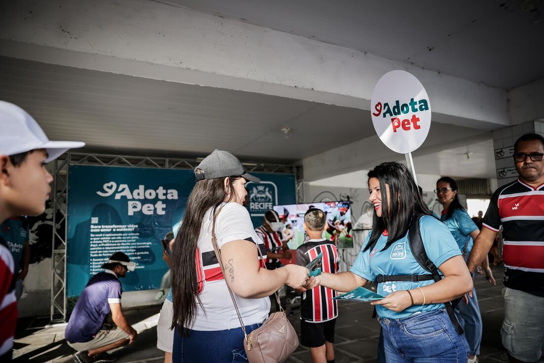 A ação "Adota PET no Arruda" serve como um incentivo à adoção segura de animais
