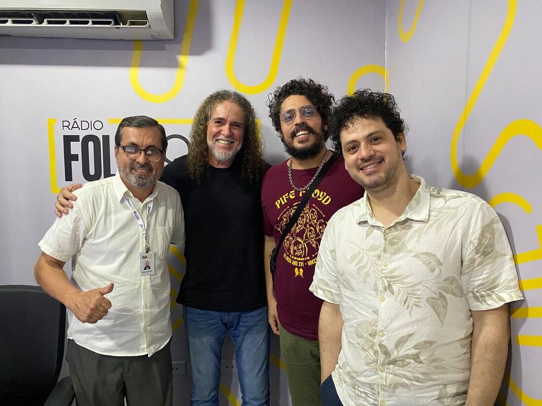 Jota Batista, âncora da Rádio Folha, Sérgio Andrade, Júlio Rangel e Alexandre Barros , integrantes da Banda de Pau e Corda