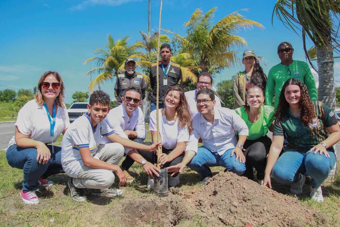 Primeiras mudas do projeto foram plantadas nesta terça-feira (3)