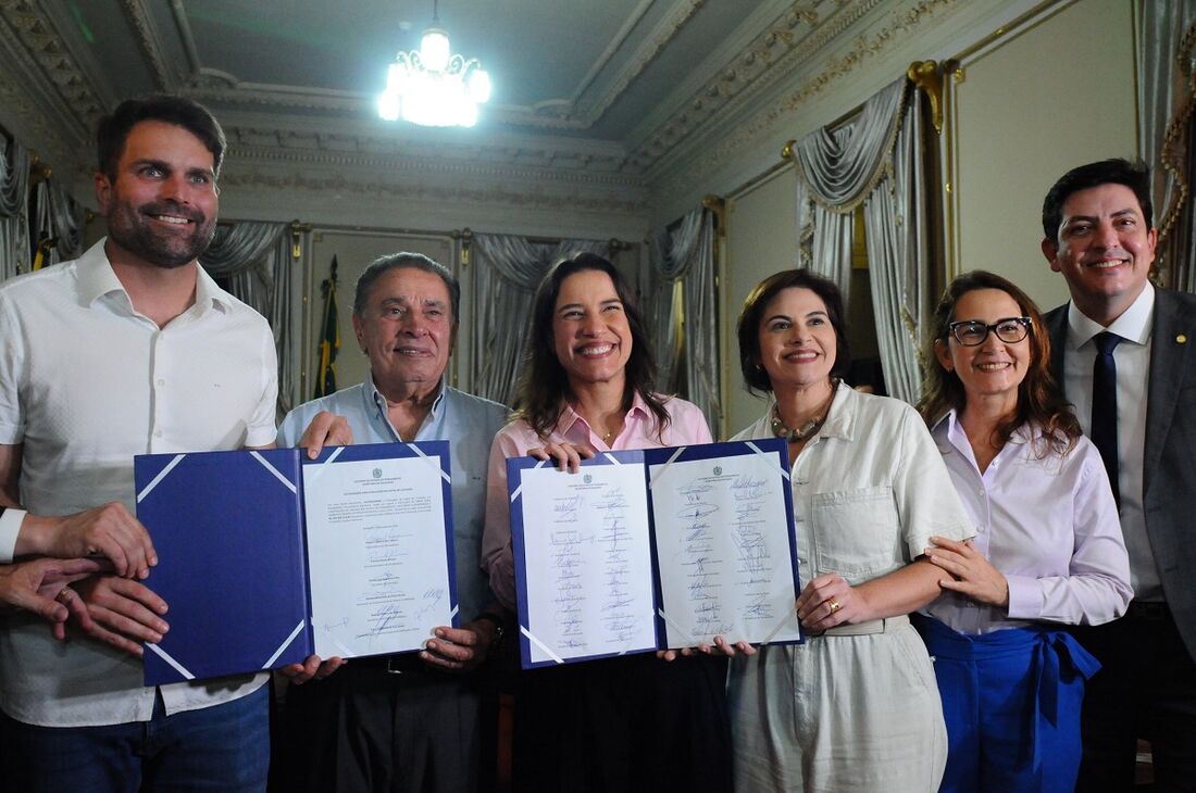 Raquel Lyra assina terceiro bloco licitações para a construção de 54 creches e pré-escolas