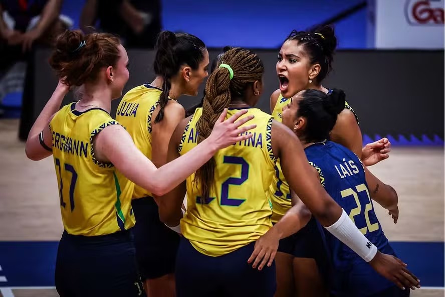 Festa da seleção brasileira após mais um ponto na partida contra os Estados Unidos 