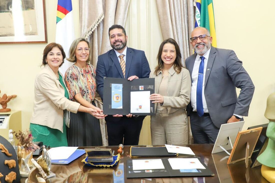 O ato foi feito pelo presidente dos Correios, Fabiano Silva, e pela governadora Raquel Lyra.