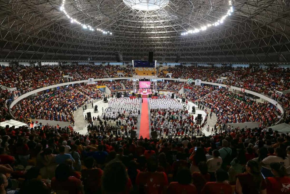 Pentecostes: Arquidiocese de Olinda e Recife reúne milhares de fiéis em celebração no Geraldão