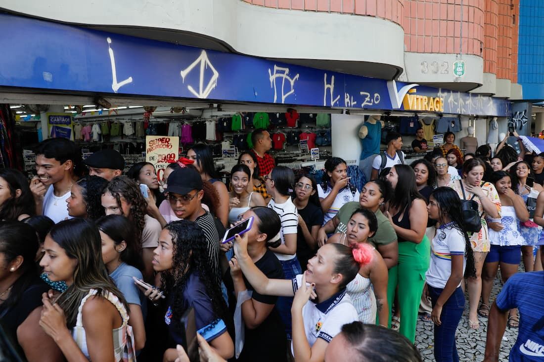Promoção em loja de maquiagem causa tumulto no centro do Recife
