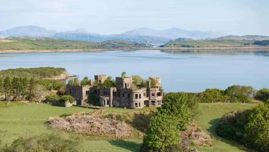 Um castelo em ruínas na ilha de Shuna