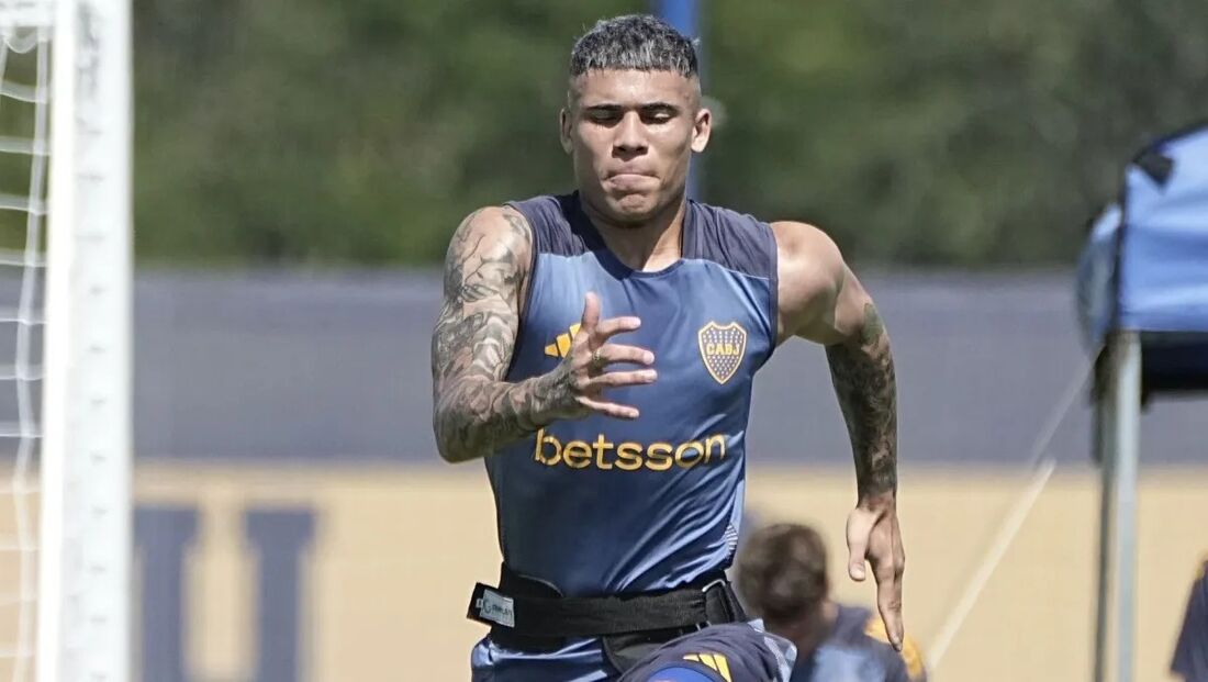 Ayrton Costa, zagueiro do Boca Juniors, durante treinamento