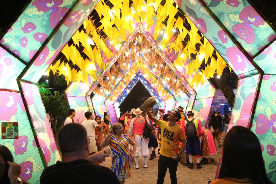 Decoração de São João na avenida Rio Branco, um dos polos de festejos juninos no Recife