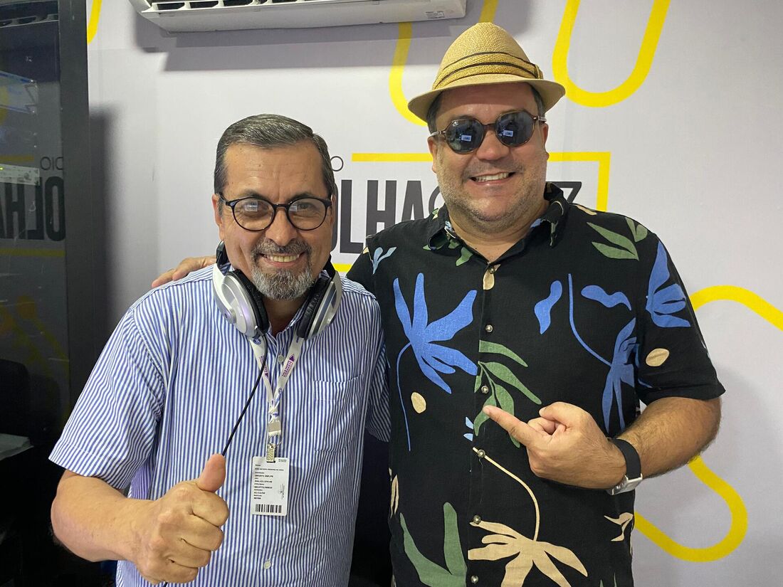 Jota Batista, âncora da Rádio Folha, e João Lacerda, cantor e composito