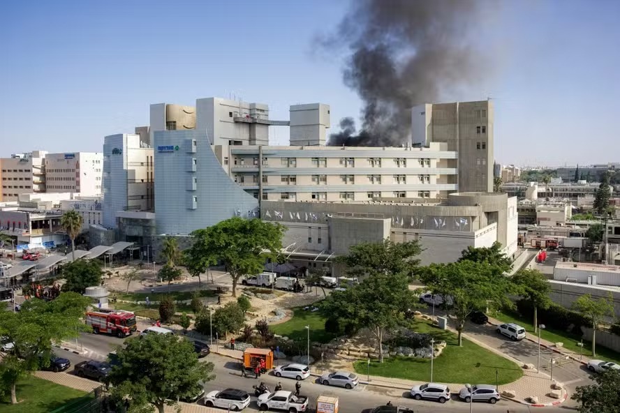 Hospital de Soroka, ao sul de Israel, após ser atingido por míssil lançado pelo Irã 