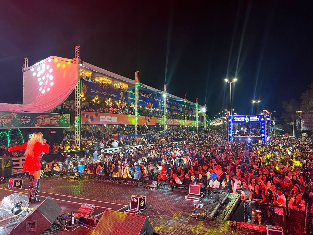 Banda Noda de Caju subiu ao palco dez anos depois de sua última apresentação na cidade