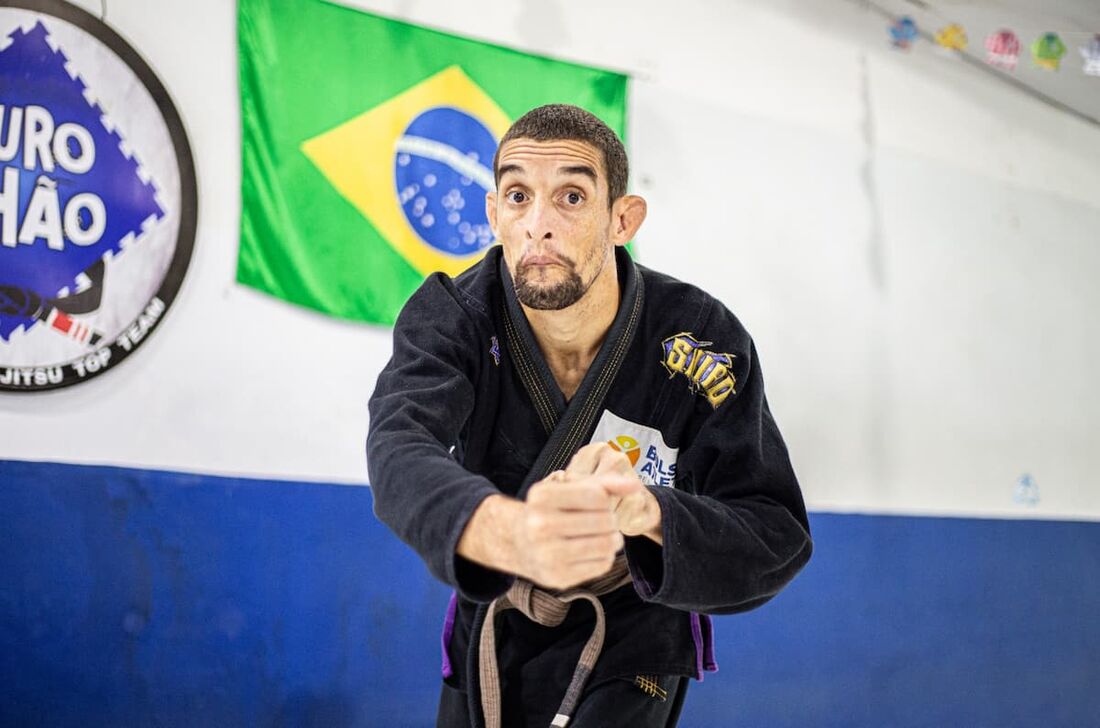 Geivisson Marcelino da Silva, mais conhecido com Meek, faixa marrom de jiu-jitsu da academia Puro Chão, em Jaboatão dos Guararapes da Silva, mais conhecido com Meek, faixa marrom de jiu-jitsu da academia Puro Chão, em Jaboatão dos Guararapes