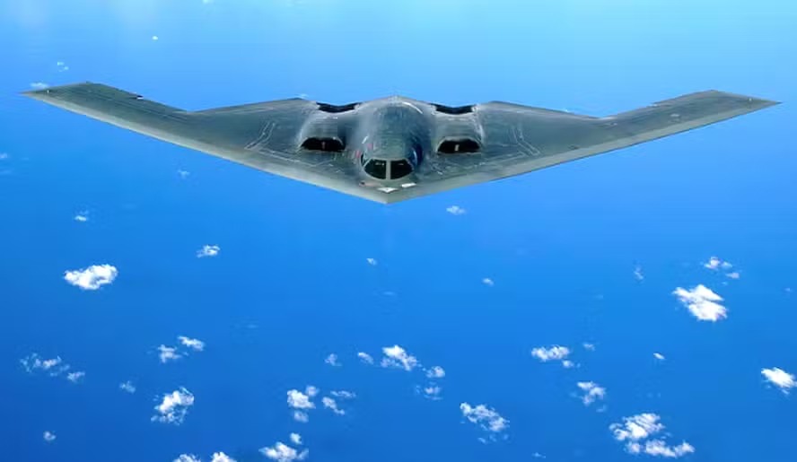 Bombardeiro B-2 dos EUA tem asa combinada