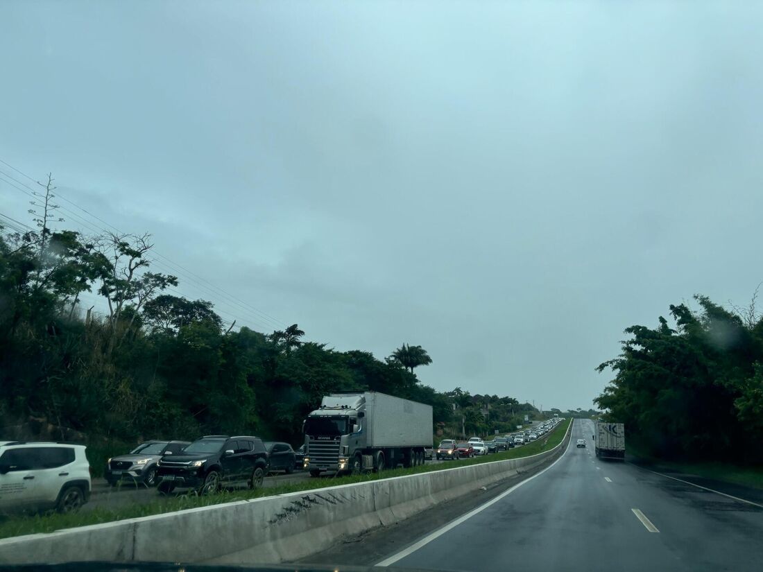 Trânsito já apresenta lentidão na BR 232