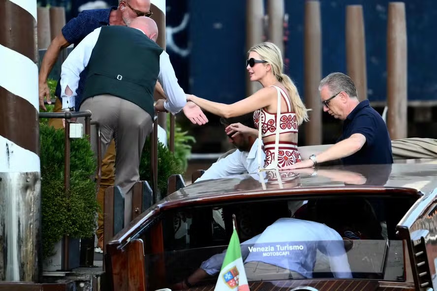 Ivanka Trump desembarca em St Regis Hotel, em Veneza, convidada para casamento de Jeff Bezos
