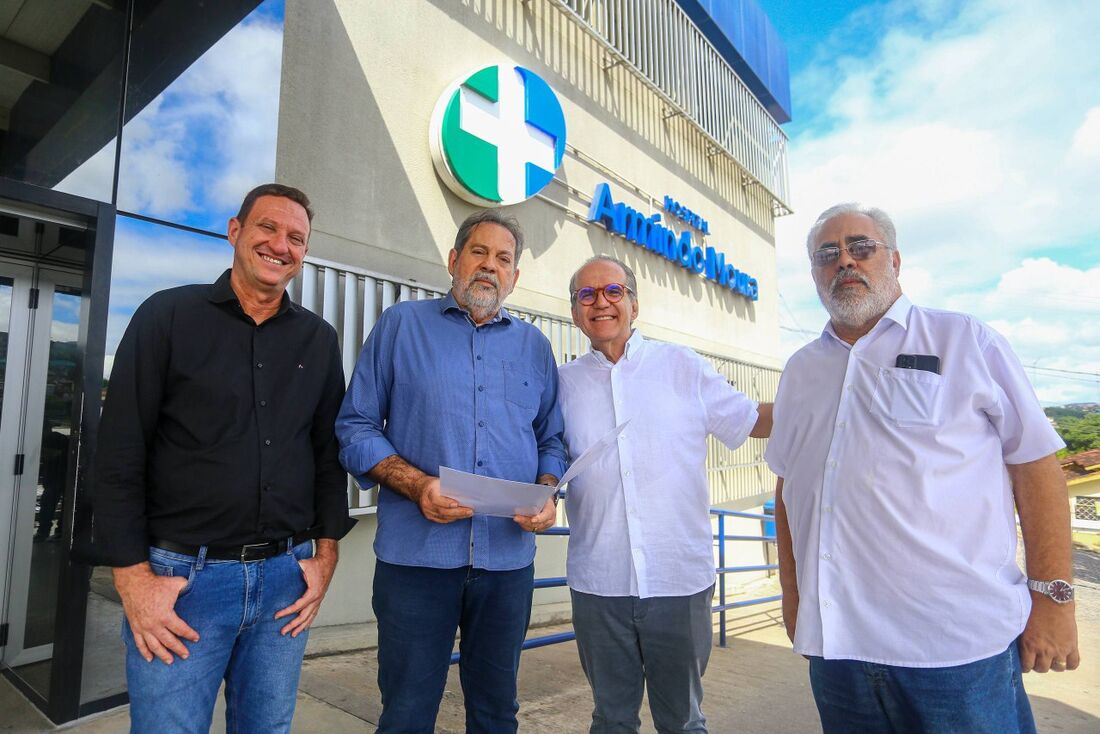Fernando Dueire entrega recursos ao Hospital