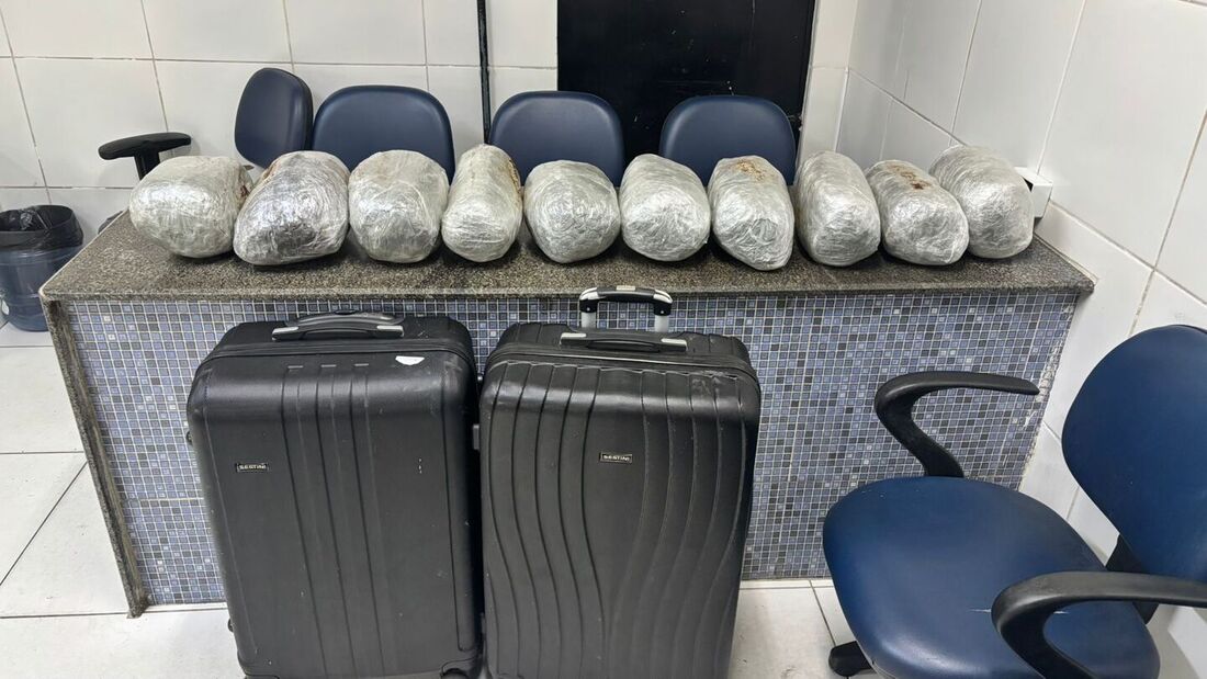 Maconha foi encontrada em bagagens das suspeitas