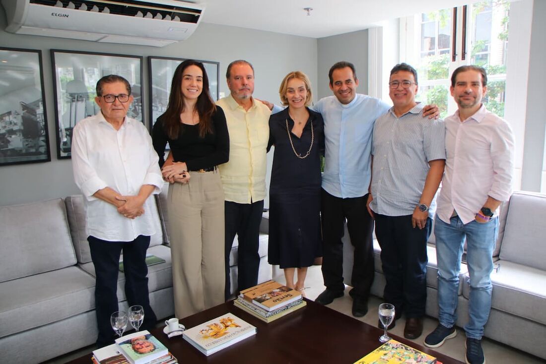 Padre Arlindo visita a Folha de Pernambuco e anuncia programação do Dia da Solidariedade