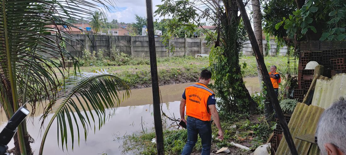 Defesa Civil de Pernambuco visita áreas afetadas por chuvas em Iagarassu